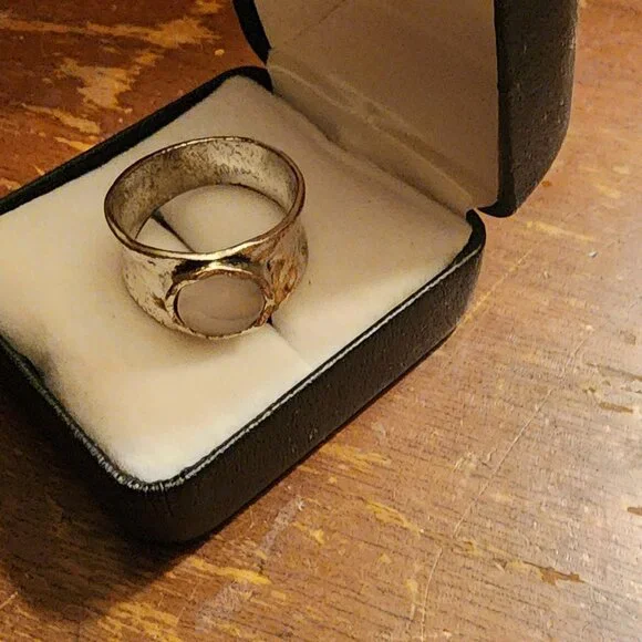 Ring - Picture 3 of 4
